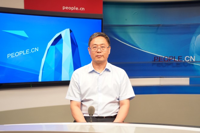 中國藝術(shù)研究院院長、黨委副書記周慶富做客人民網(wǎng)。張力洋攝